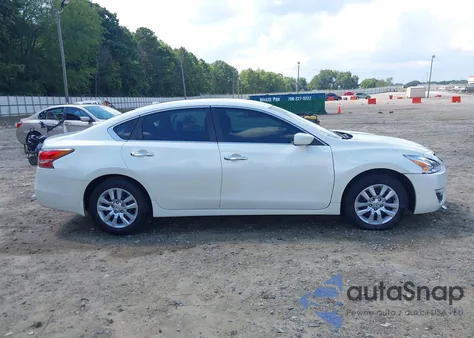 2015 Nissan Altima 2.5 S z USA, uszkodzony, nr VIN 1N4AL3AP7FC267447
